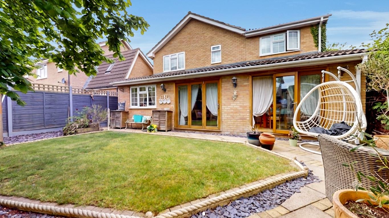 4 bed property in Yeats Close, Newport Pagnell